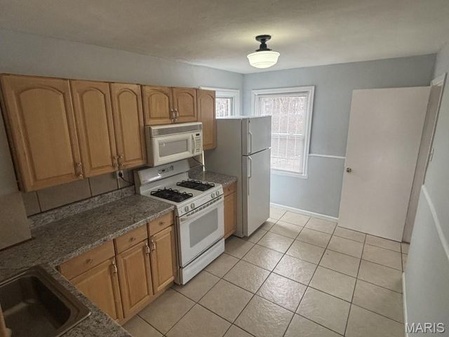 6705 Kenwood Drive, St Louis, MO 63121