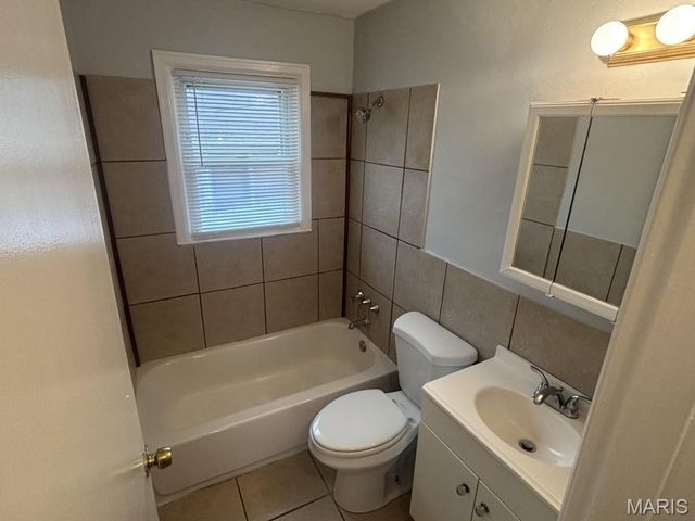 6705 Kenwood Drive, St Louis, MO 63121