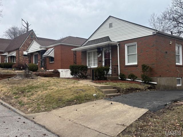 6705 Kenwood Drive, St Louis, MO 63121