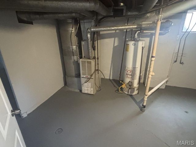 6705 Kenwood Drive, St Louis, MO 63121