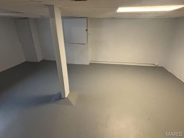 6705 Kenwood Drive, St Louis, MO 63121