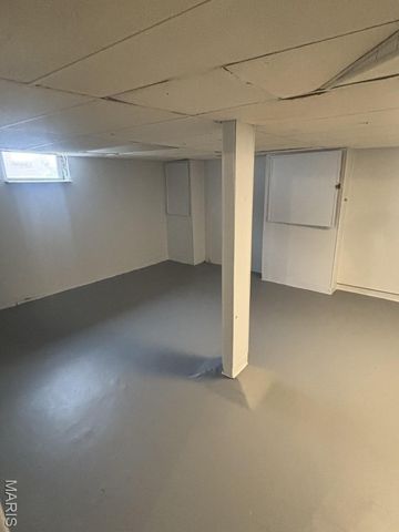 6705 Kenwood Drive, St Louis, MO 63121