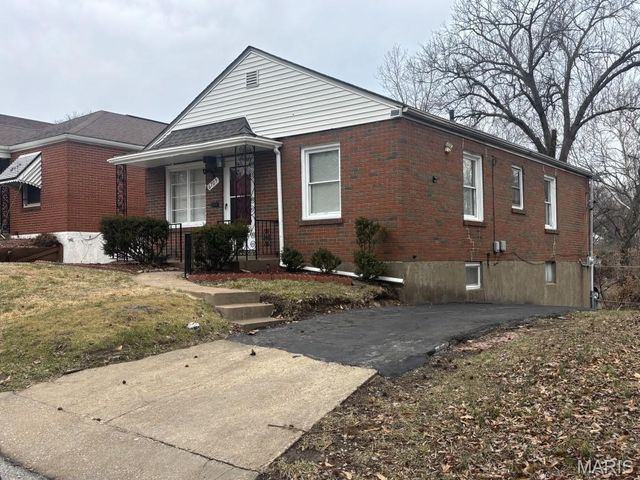 6705 Kenwood Drive, St Louis, MO 63121