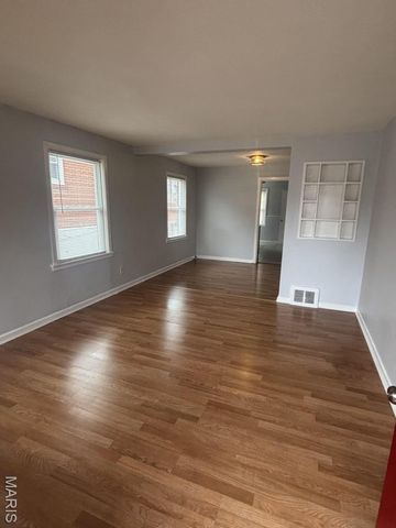 6705 Kenwood Drive, St Louis, MO 63121