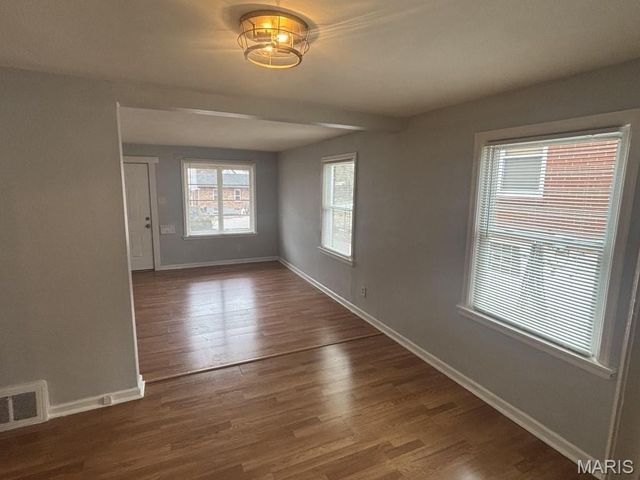 6705 Kenwood Drive, St Louis, MO 63121