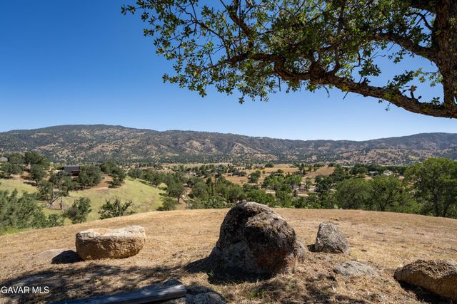 28460 Ridgeview Court, Tehachapi, CA 93561