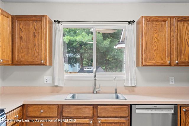 431 Winding River Drive, Williamston, MI 48895