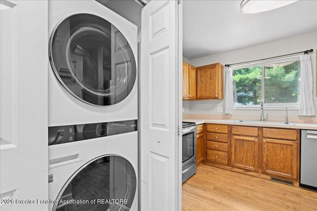 431 Winding River Drive, Williamston, MI 48895