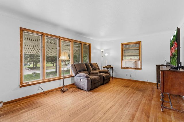 6148 Upper 51st Street N, Oakdale, MN 55128