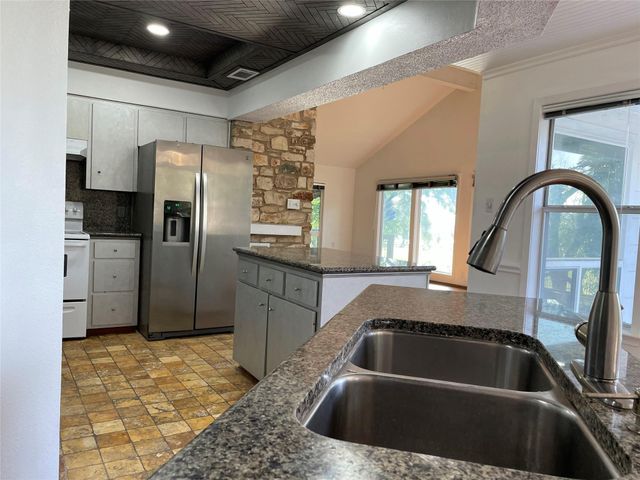 5802 Longhorn LNDG, Austin, TX 78734