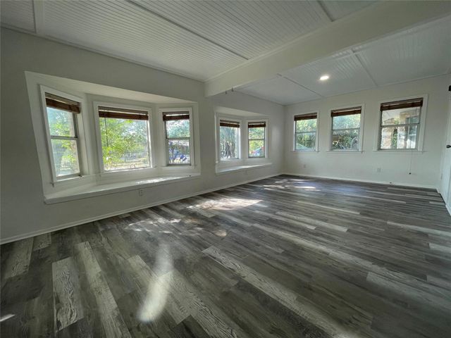 5802 Longhorn LNDG, Austin, TX 78734