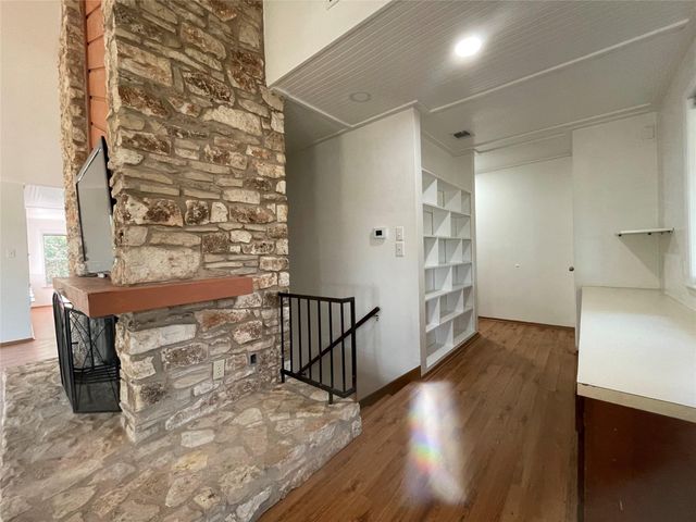 5802 Longhorn LNDG, Austin, TX 78734