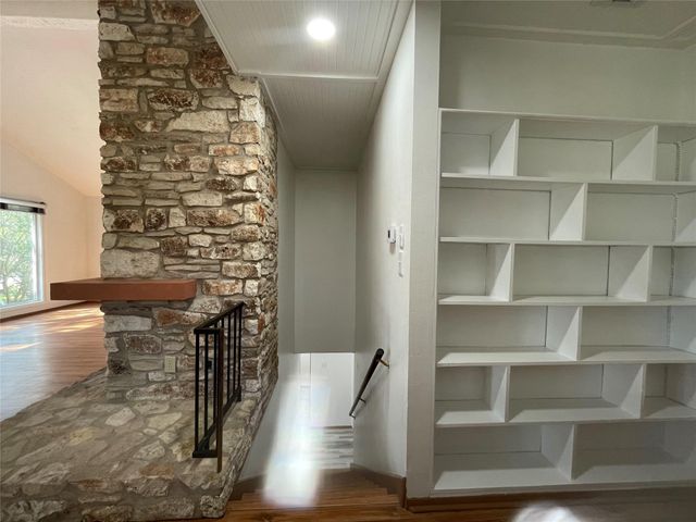 5802 Longhorn LNDG, Austin, TX 78734