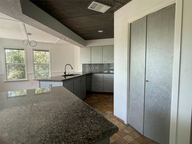 5802 Longhorn LNDG, Austin, TX 78734