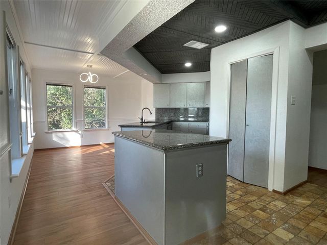 5802 Longhorn LNDG, Austin, TX 78734