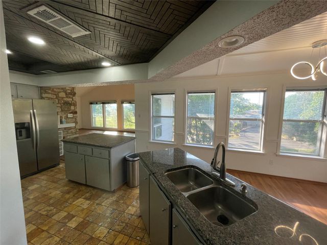 5802 Longhorn LNDG, Austin, TX 78734