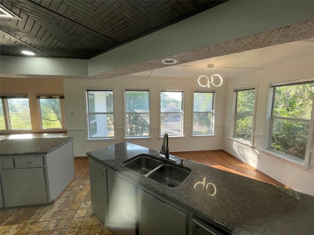 5802 Longhorn LNDG, Austin, TX 78734