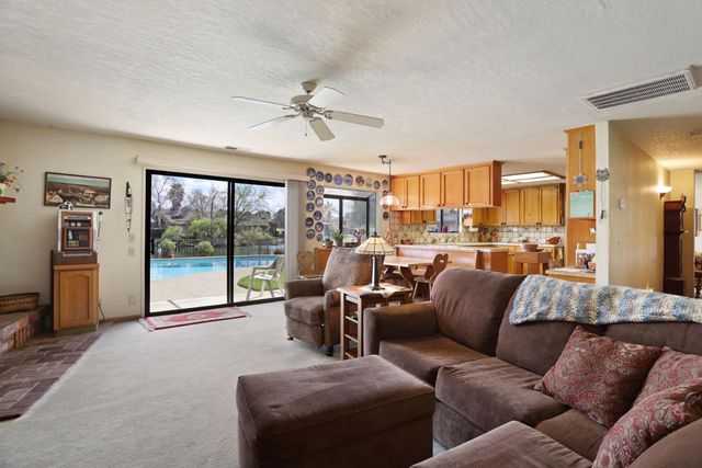 2324 Rosemarie Ln, Stockton, CA 95207