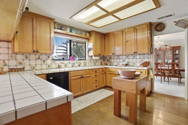 2324 Rosemarie Ln, Stockton, CA 95207