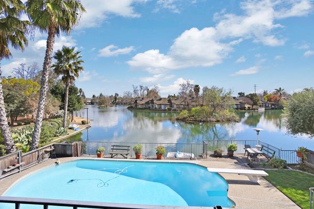 2324 Rosemarie Ln, Stockton, CA 95207