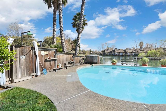 2324 Rosemarie Ln, Stockton, CA 95207