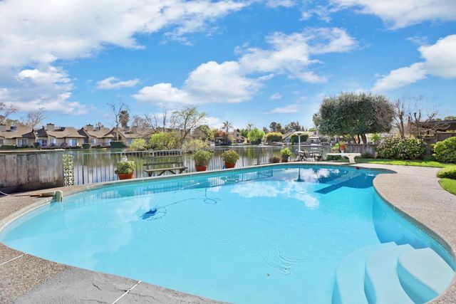 2324 Rosemarie Ln, Stockton, CA 95207