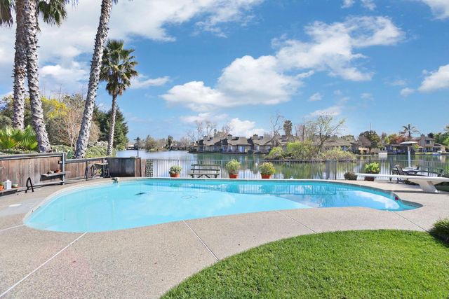 2324 Rosemarie Ln, Stockton, CA 95207