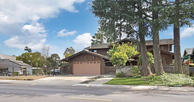 2324 Rosemarie Ln, Stockton, CA 95207