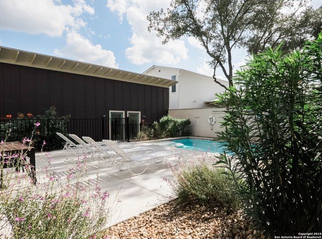 1121 N Academy Ave Unit B, New Braunfels, TX 78130
