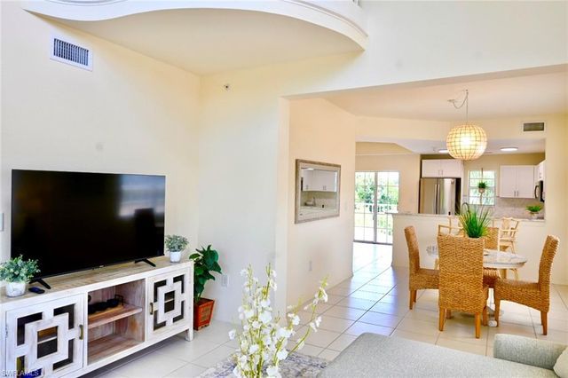 4450 Botanical Place CIR 301, Naples, FL 34112