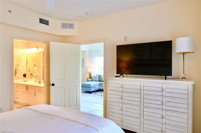 4450 Botanical Place CIR 301, Naples, FL 34112