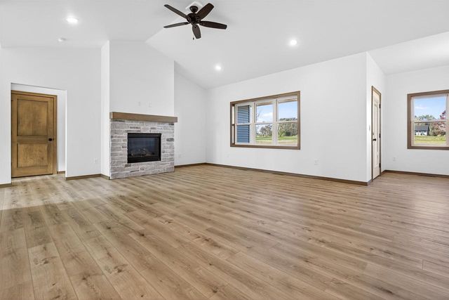 758 ROYAL SAINT PATS DRIVE, Wrightstown, WI 54180