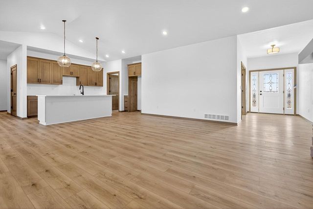 758 ROYAL SAINT PATS DRIVE, Wrightstown, WI 54180