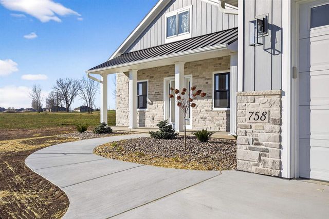 758 ROYAL SAINT PATS DRIVE, Wrightstown, WI 54180