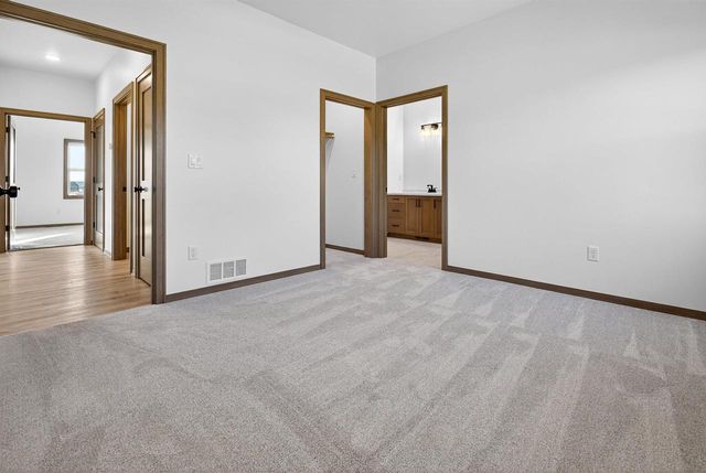 758 ROYAL SAINT PATS DRIVE, Wrightstown, WI 54180