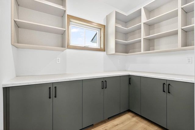 758 ROYAL SAINT PATS DRIVE, Wrightstown, WI 54180