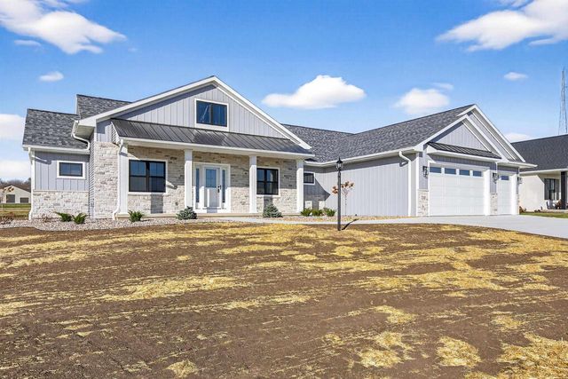 758 ROYAL SAINT PATS DRIVE, Wrightstown, WI 54180