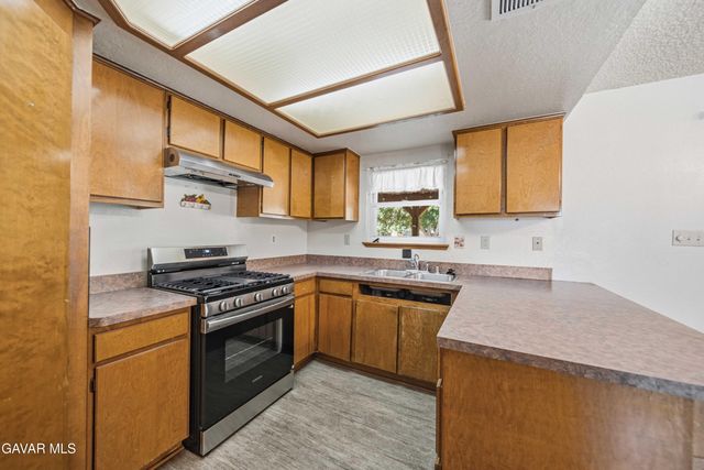40585 154th Street, Lake Los Angeles, CA 93535