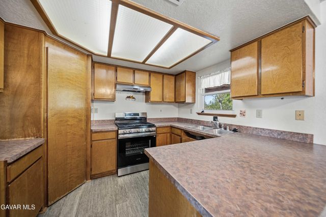 40585 154th Street, Lake Los Angeles, CA 93535