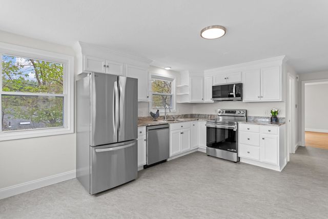 12 Hemlock Street, Hudson, NH 03051