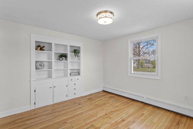 12 Hemlock Street, Hudson, NH 03051