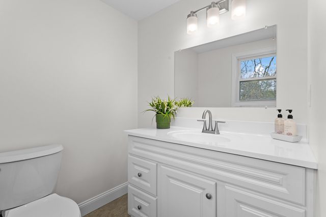 12 Hemlock Street, Hudson, NH 03051