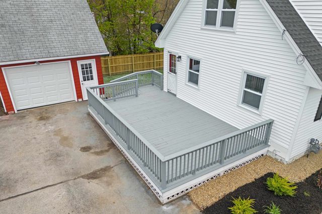 12 Hemlock Street, Hudson, NH 03051