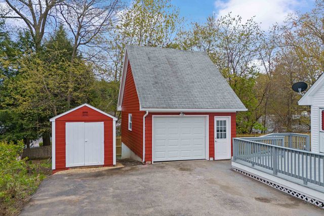 12 Hemlock Street, Hudson, NH 03051