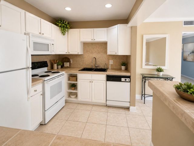 322 SEVILLE Trail N N, Delray Beach, FL 33446