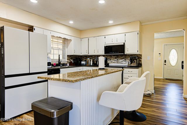 2503 Post Ct, Louisville, KY 40299