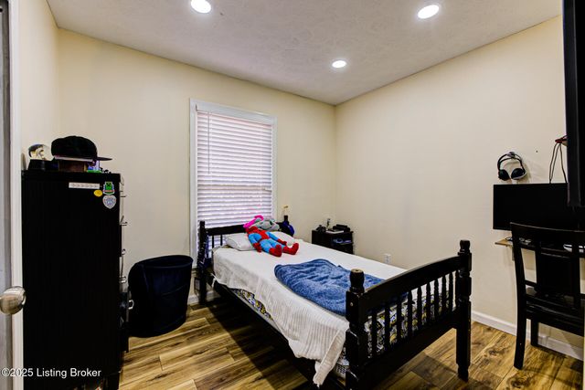 2503 Post Ct, Louisville, KY 40299