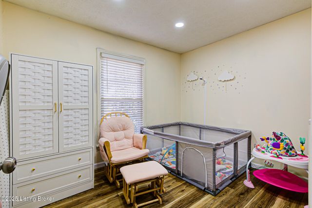 2503 Post Ct, Louisville, KY 40299