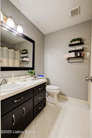 2503 Post Ct, Louisville, KY 40299