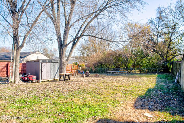 2503 Post Ct, Louisville, KY 40299